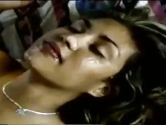 एक सेक्सी मूवी वीडियो रै मांय शयनकक्ष रै मांय सेक्सी भारतीय वेश्या नै चोदा - सेक्सी कू