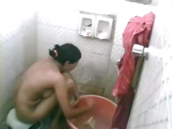 म्हनै देसी स्नान करण आळी छोरी स्नान कर री सेक्सी फोटो वीडियो नीलो