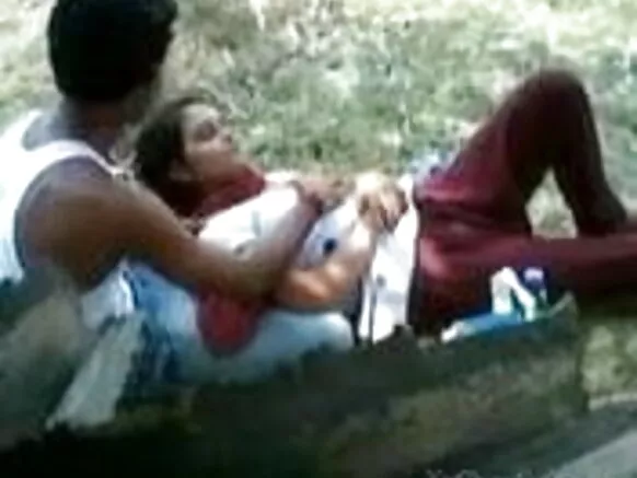 इंडिया सेक्स नीली खुली छोरी ने अपने प्रेमी को पार्क में छोरी के स्तन खेलने की इजाजत दी