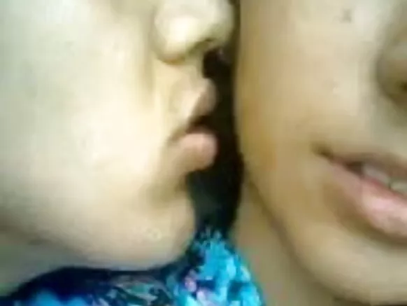 मीठी मिठास सेक्सी मूवी चावै सेक्सी चुंबन