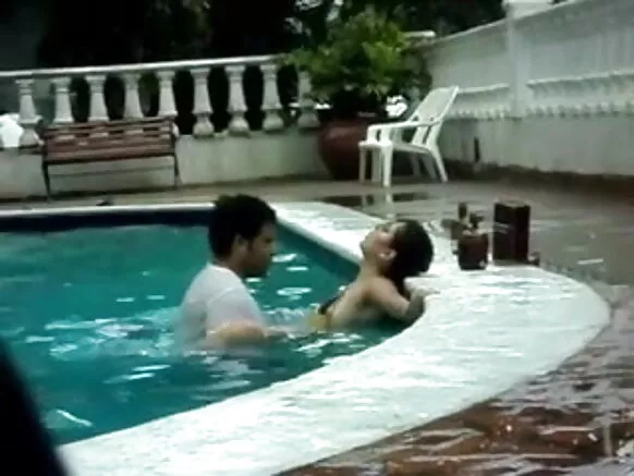 पूल रै मांय सेक्सी मूवी ऑनलाइन लगाओ।
