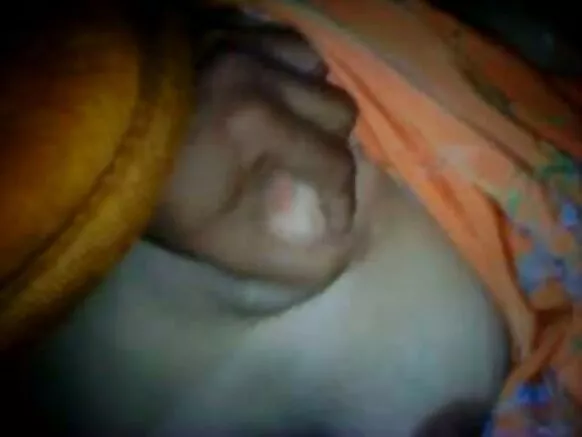 साउथर्न हिंदी सेक्सी पिक्चर नीली चुदाई आंटी की बुद्धिमान आंटी चुदाई करते हुए अपने पति की मदद कर रही है