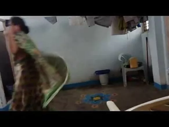 भारतीय छवि सेक्सी चाची पहरता थका पोशाक रै तळै फंसगी