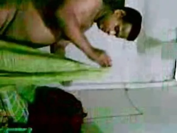 आंटी भरत घर असली साड़ी में अपने पति के साथ सेक्स कर री नई सेक्सी असली मूवी