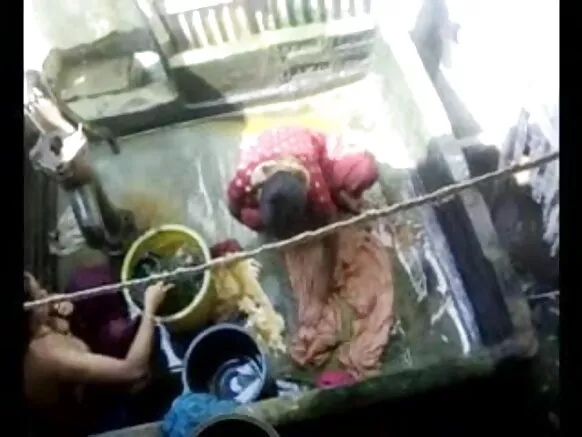 बंगला देसी गाँव देसी गाँव की लड़कियां ढाका शहर मुख्यालय में नहा रही हिंदी सेक्सी माइन वीडियो (5)