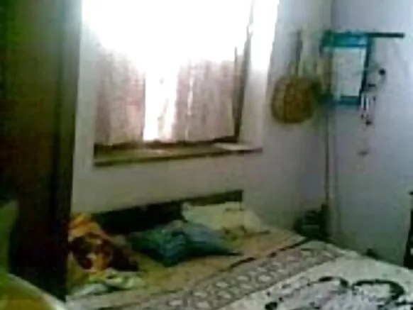 बांग्ला सेक्सी सेक्सी फिल्म चाहीये देसी बीवी घर अकेली 54 बीवी घर पर गोज़ खींच रही है