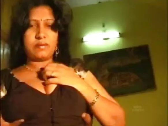मल्लू आंटी बॉलीवुड सेक्सी मूवी वीडियो लव आंटी कांड 003