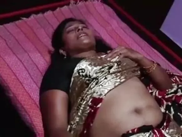 एस.इंडियन बस्टी मल्लू आंटी नै आपरै ड्राइवर सूं मालिश कराई सेक्सी मूवी हिंदी फिल्म