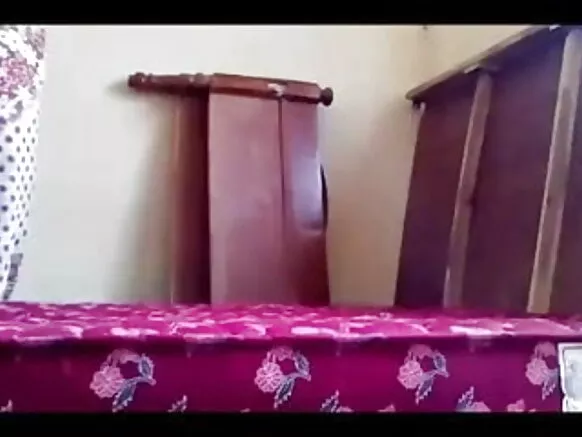 एक बूढ़े आदमी री लुगाई नै एक जवान सेक्सी नीलो रंग सूं चोदा