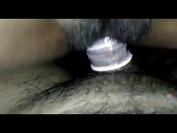 हिंदी में सेक्सी वीडियो मूवी रै वास्तै कंडोम सूं गड़बड़ भारतीय छोरी री बालों अर पसीने सूं तरबतर चूत