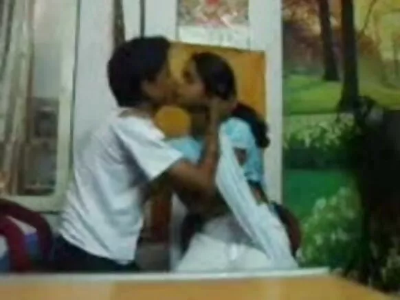 bf xxx छोरी पकड़ी छोरियां चूसती लंड अर चूसती स्तन सेक्सी मूवी hd