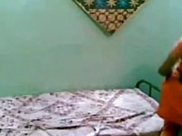 स्मार्ट भारतीय छोरी आपरै प्रेमी रै साथै सेक्स कर री है