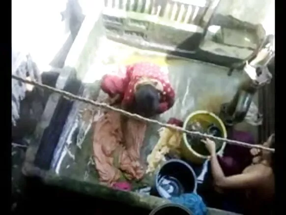सेक्सी बाथरूम 2 सेक्सी महिलावां रै साथै कामुक महिलावां