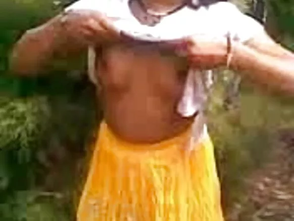 तमिल देसी मूवी शो जंगल में एक छोरी के साथ सेक्सी छोरा