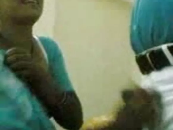 देसी आंटी हिंदी सेक्सी मूवी हिंदी में दोस्तो साथ देसी
