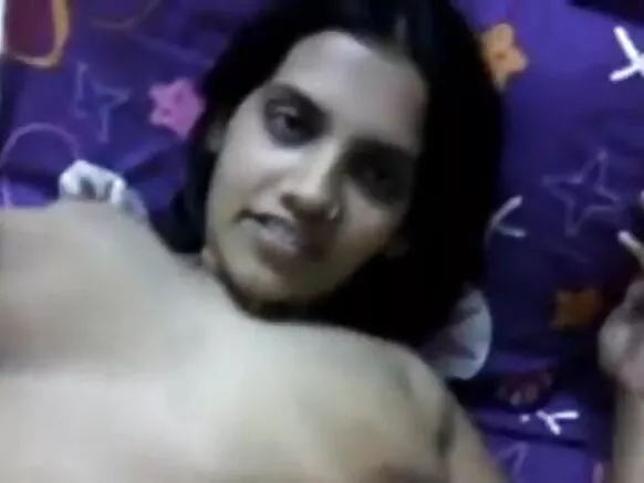 केई पति हिंदी में सेक्सी मूवी दिखार आपरी सेक्सी घरआळी रो मजाक उड़ावै है।