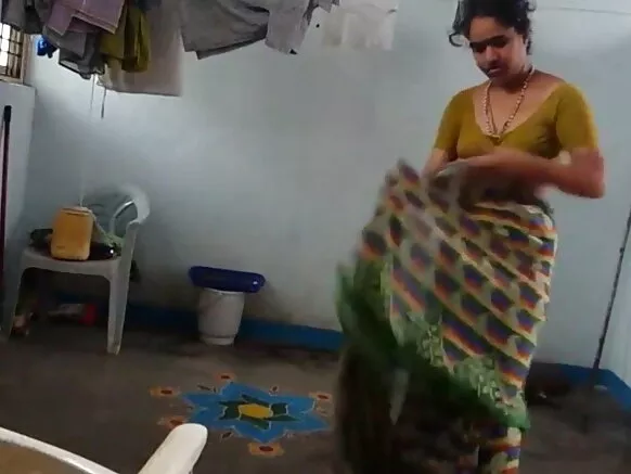 देसी छोरी बाथरूम के बाद साड़ी पहने खेसारी लाल यादव सेक्सी मूवी