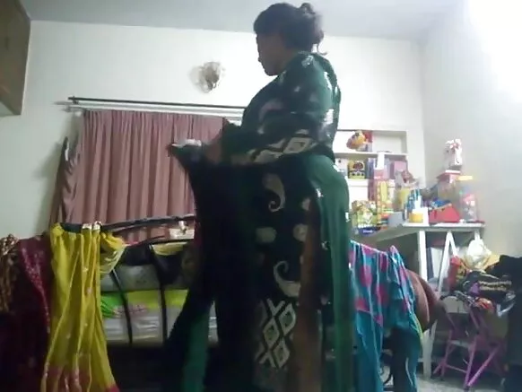 हॉट आंटी सेक्सी शो मूवी हिंदी में छिपे कैमरे से कैद