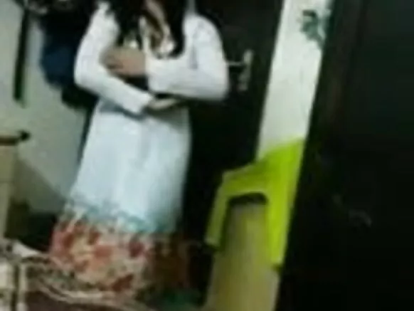 पाकिस्तानी चुदाई 2 वेश्याओं पर एक फुल सेक्सी मूवी वीडियो